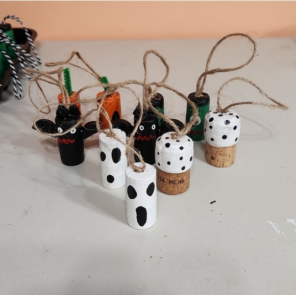 MONSTER MASH Hand Crafted Halloween Cork Creatures 10pk - Picture 2 of 4